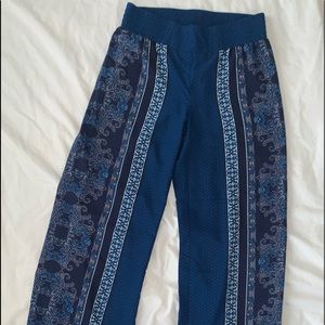 Caché Size 4 Palazzo pants w/beautiful navy and white pattern.